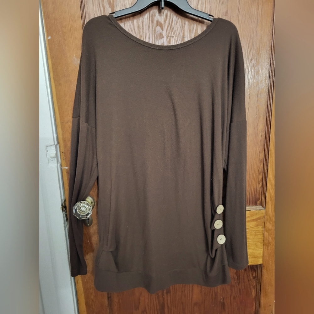 Long sleeve shirt side button detail